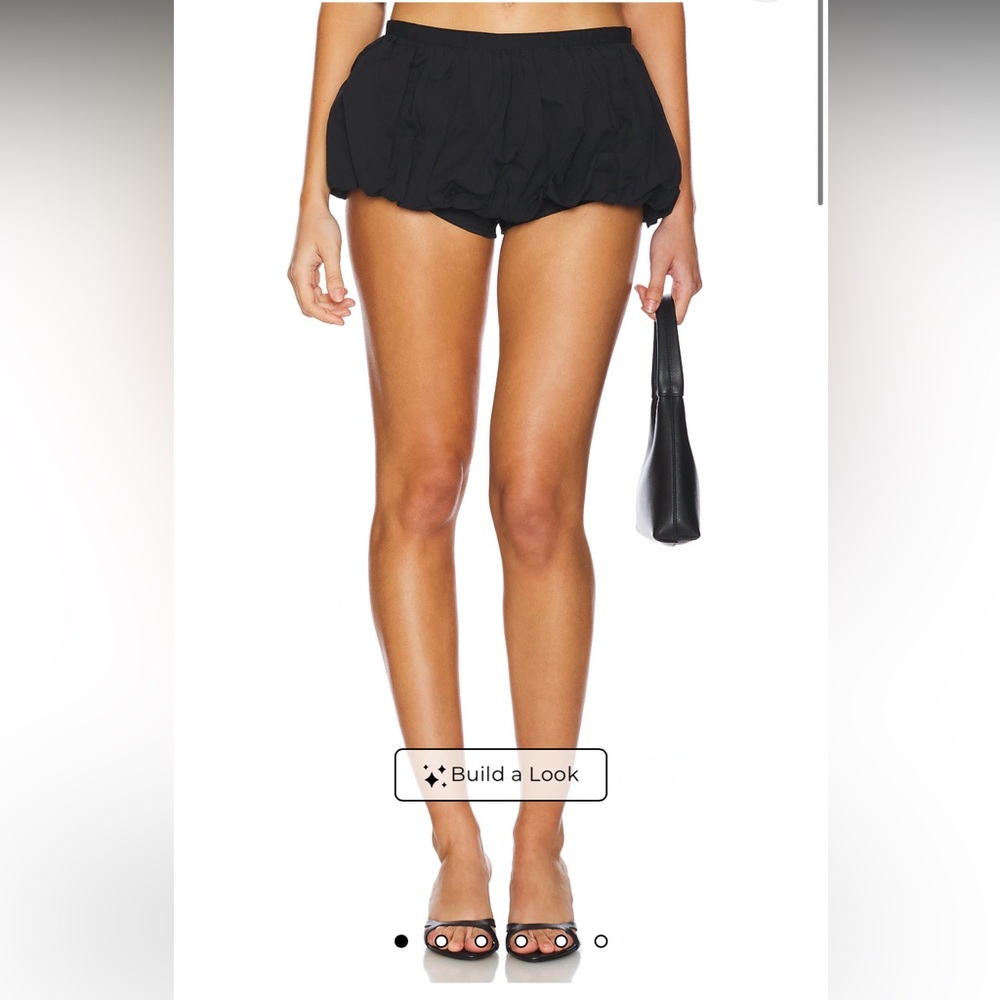 Un Tutu Mini Skort in Onyx
LIONESS